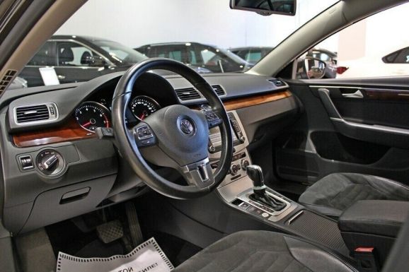 Volkswagen Passat, 1.8 л, Робот, 2011 фото 11