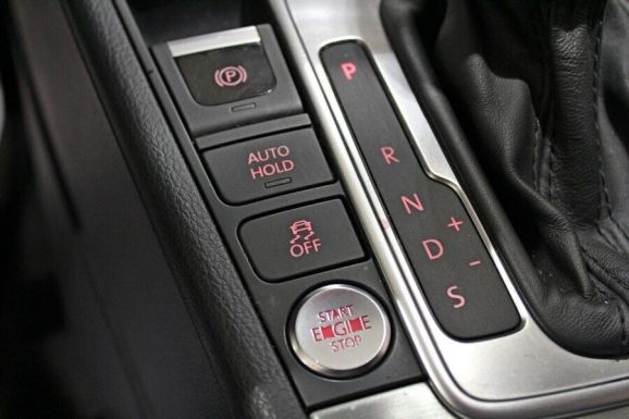 Volkswagen Passat, 1.8 л, Робот, 2011 фото 2