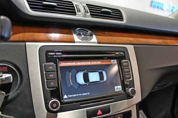 Volkswagen Passat, 1.8 л, Робот, 2011 фото 1