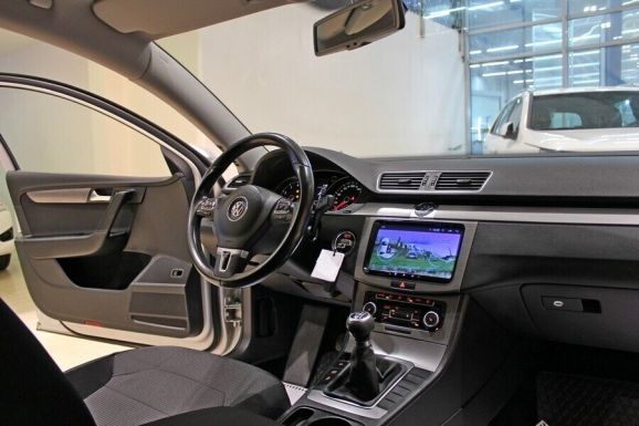 Volkswagen Passat, 1.8 л, МТ, 2011 фото 7