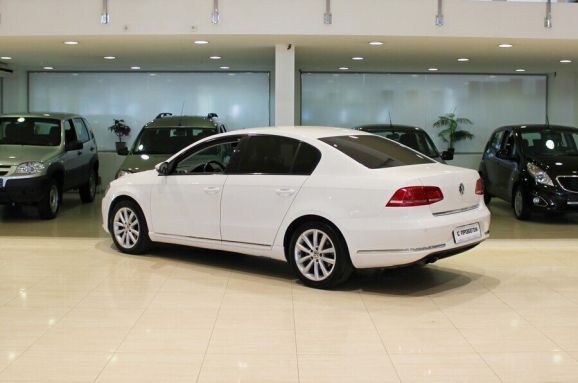 Volkswagen Passat, 1.8 л, Робот, 2014 фото 4