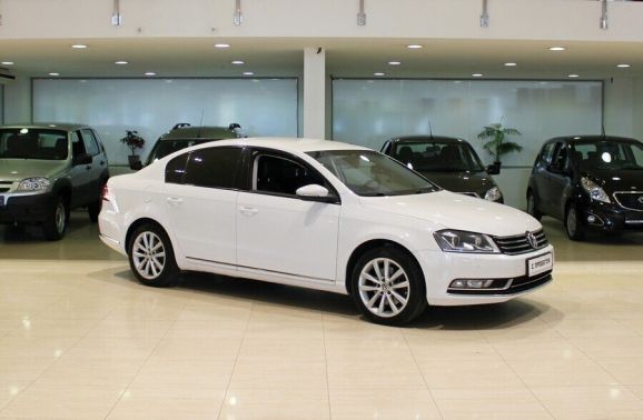 Volkswagen Passat, 1.8 л, Робот, 2014 фото 5