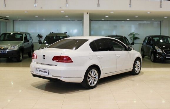 Volkswagen Passat, 1.8 л, Робот, 2014 фото 6