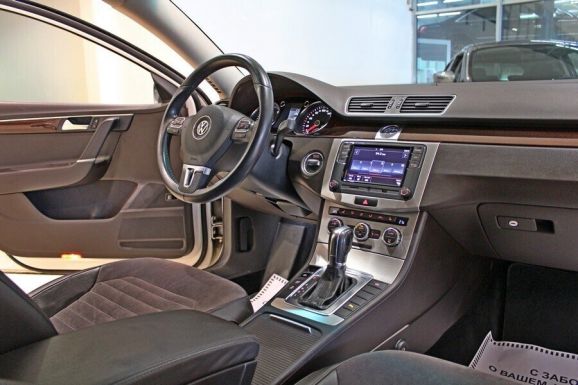 Volkswagen Passat, 1.8 л, Робот, 2014 фото 7