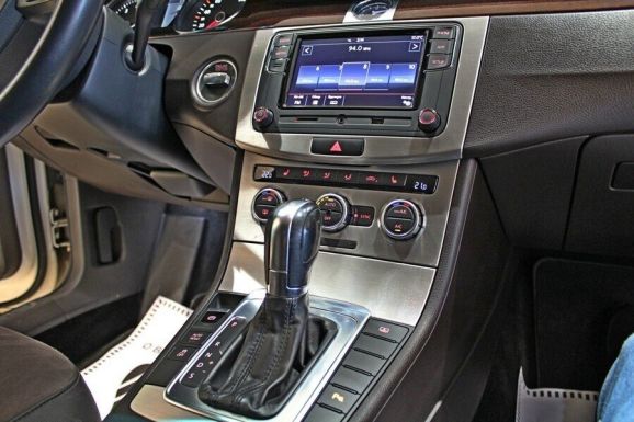 Volkswagen Passat, 1.8 л, Робот, 2014 фото 9