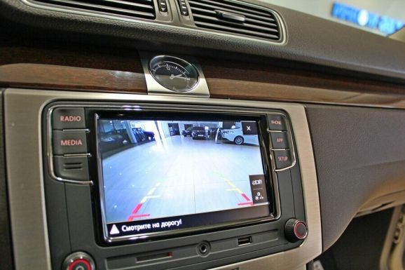 Volkswagen Passat, 1.8 л, Робот, 2014 фото 2