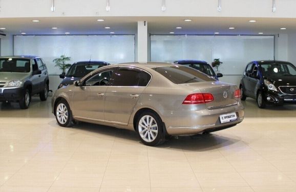 Volkswagen Passat, 1.8 л, Робот, 2011 фото 5