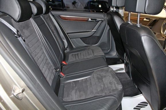 Volkswagen Passat, 1.8 л, Робот, 2011 фото 8