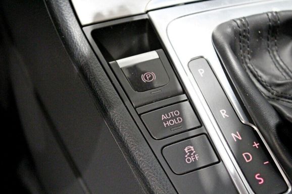 Volkswagen Passat, 1.8 л, Робот, 2011 фото 1