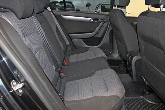 Volkswagen Passat, 1.8 л, Робот, 2011 фото 8