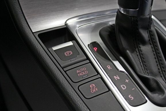 Volkswagen Passat, 1.8 л, Робот, 2011 фото 2