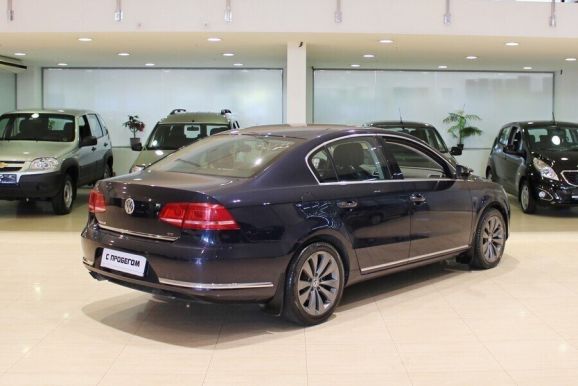 Volkswagen Passat, 1.8 л, Робот, 2012 фото 6