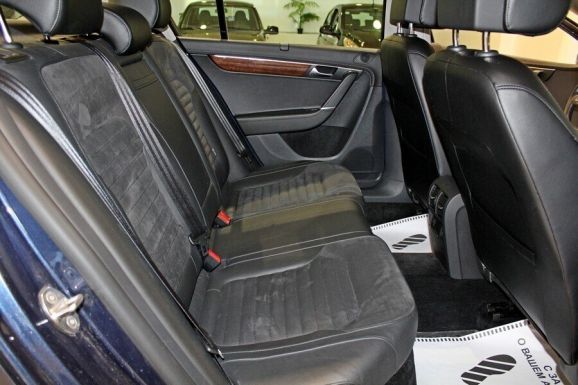 Volkswagen Passat, 1.8 л, Робот, 2012 фото 8