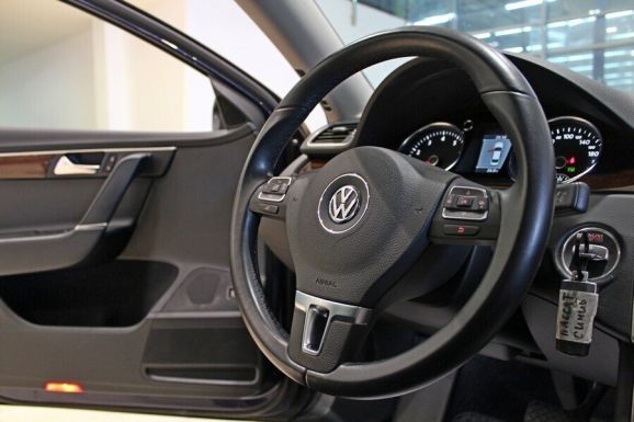 Volkswagen Passat, 1.8 л, Робот, 2012 фото 10