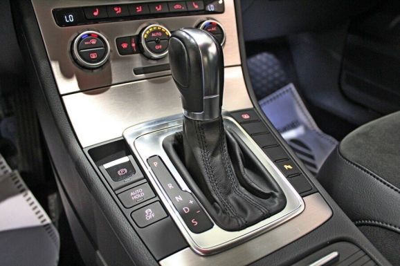 Volkswagen Passat, 1.8 л, Робот, 2012 фото 1