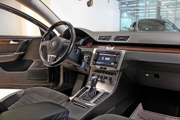 Volkswagen Passat, 1.8 л, Робот, 2011 фото 7
