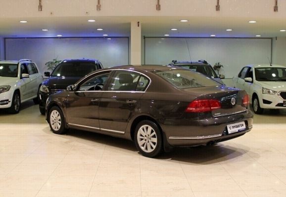 Volkswagen Passat, 1.8 л, Робот, 2012 фото 5