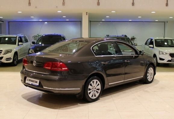 Volkswagen Passat, 1.8 л, Робот, 2012 фото 6