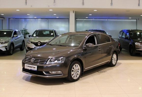 Volkswagen Passat, 1.8 л, Робот, 2011 фото 3