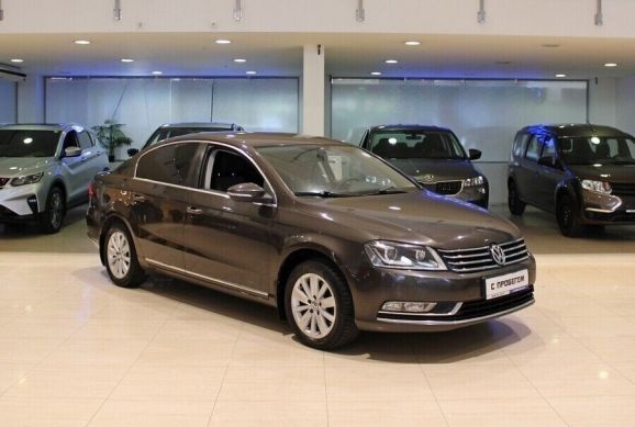 Volkswagen Passat, 1.8 л, Робот, 2011 фото 4
