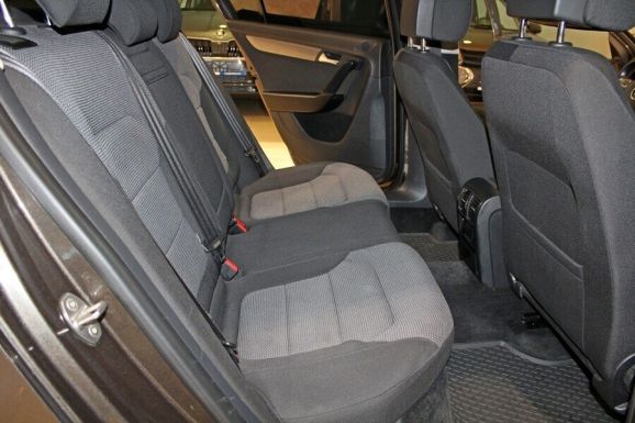 Volkswagen Passat, 1.8 л, Робот, 2011 фото 8