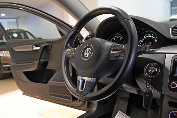 Volkswagen Passat, 1.8 л, Робот, 2011 фото 11