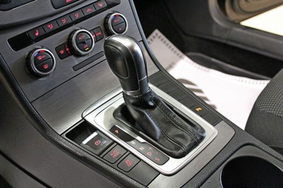 Volkswagen Passat, 1.8 л, Робот, 2011 фото 13