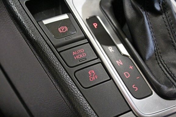 Volkswagen Passat, 1.8 л, Робот, 2011 фото 2