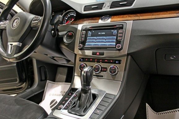 Volkswagen Passat, 1.8 л, Робот, 2014 фото 9