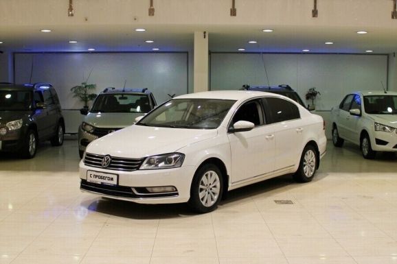 Volkswagen Passat, 1.8 л, Робот, 2012 фото 3