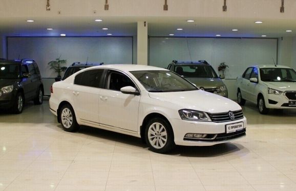 Volkswagen Passat, 1.8 л, Робот, 2012 фото 4
