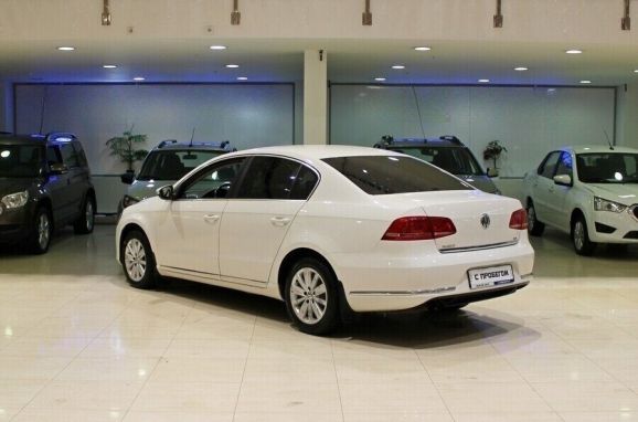 Volkswagen Passat, 1.8 л, Робот, 2012 фото 5
