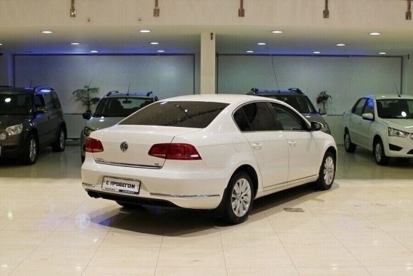 Volkswagen Passat, 1.8 л, Робот, 2012 фото 6