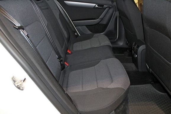 Volkswagen Passat, 1.8 л, Робот, 2012 фото 8