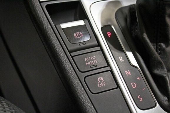 Volkswagen Passat, 1.8 л, Робот, 2012 фото 1