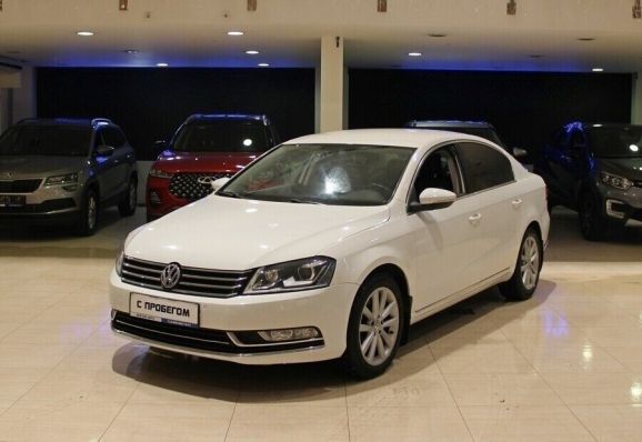 Volkswagen Passat, 1.8 л, Робот, 2012 фото 3