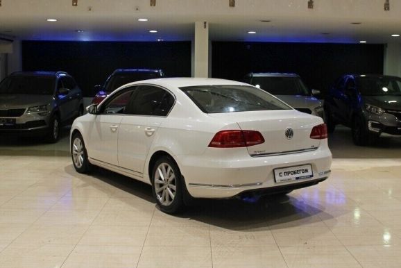 Volkswagen Passat, 1.8 л, Робот, 2012 фото 6