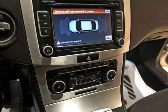 Volkswagen Passat, 1.8 л, Робот, 2012 фото 10