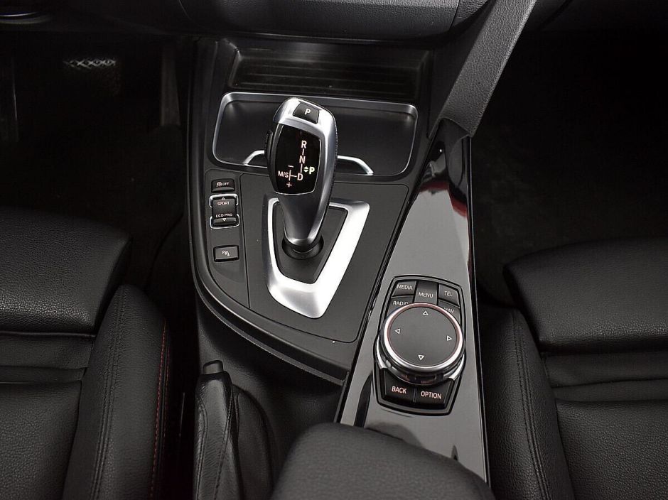 BMW 3 серии, 2.0 л, АТ, 2015 фото 1