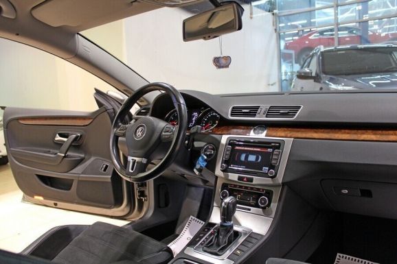 Volkswagen Passat CC, 1.8 л, Робот, 2012 фото 7