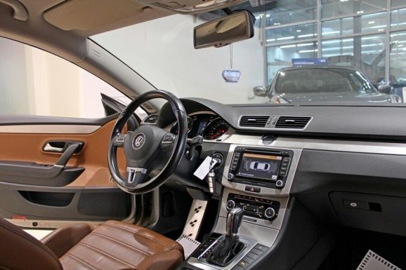 Volkswagen Passat CC, 1.8 л, Робот, 2010 фото 7