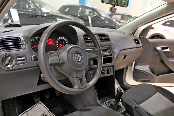 Volkswagen Polo, 1.6 л, МТ, 2012 фото 2