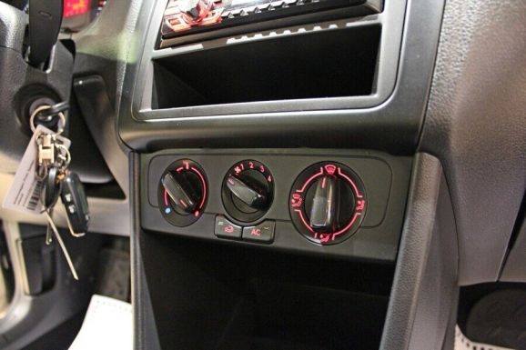 Volkswagen Polo, 1.6 л, МТ, 2015 фото 1