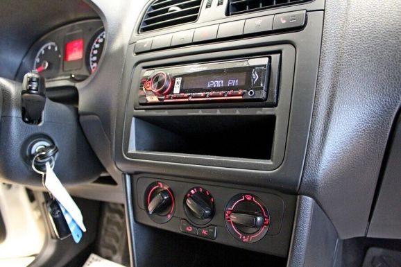 Volkswagen Polo, 1.6 л, АТ, 2014 фото 2