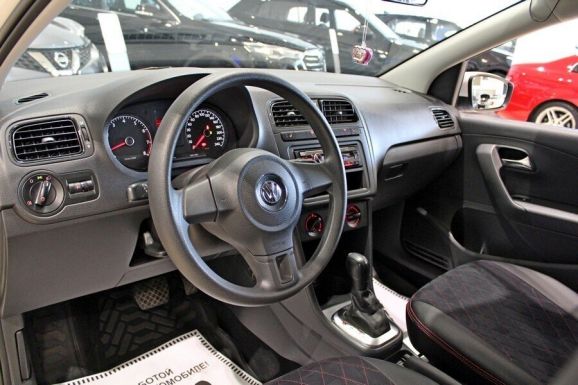 Volkswagen Polo, 1.6 л, АТ, 2014 фото 1