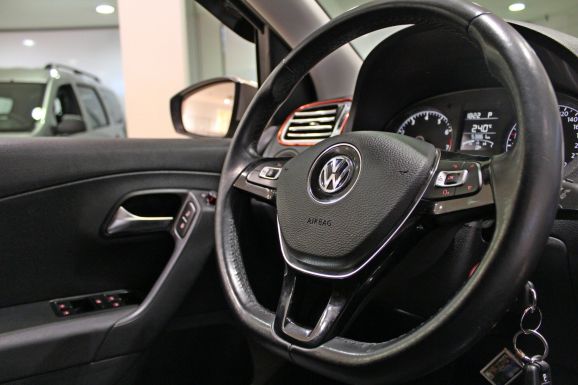 Volkswagen Polo, 1.6 л, АТ, 2018 фото 2