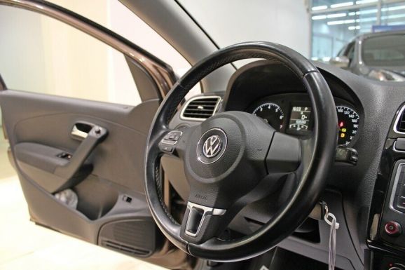 Volkswagen Polo, 1.6 л, АТ, 2014 фото 2
