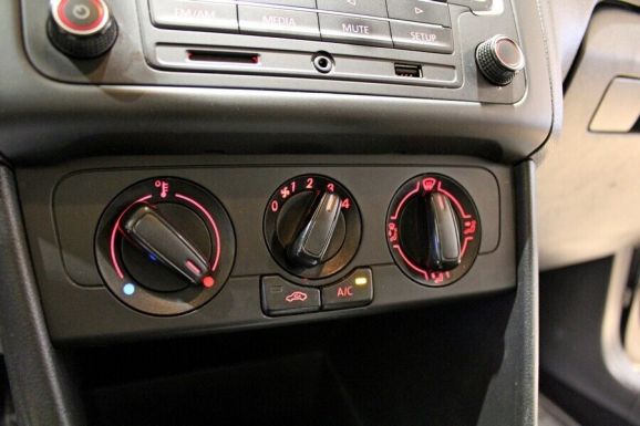 Volkswagen Polo, 1.6 л, АТ, 2016 фото 1