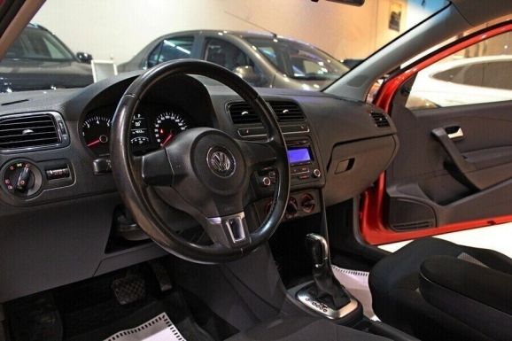 Volkswagen Polo, 1.4 л, Робот, 2011 фото 2