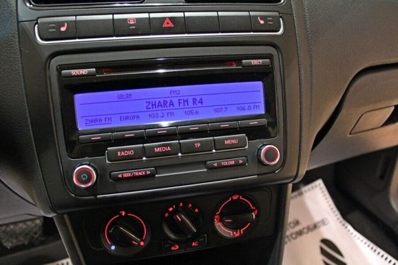 Volkswagen Polo, 1.4 л, Робот, 2011 фото 1